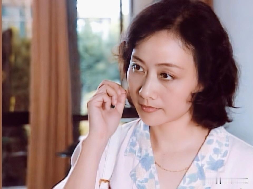 黄梅莹，这个年龄段如果去演《人到中年》的“陆文婷”太合适了。
不仅是年龄，在形象