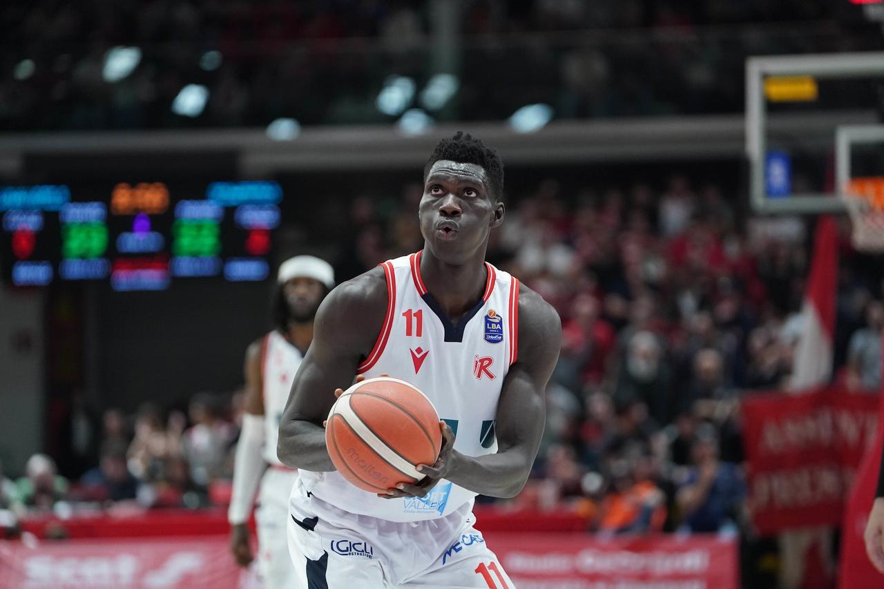 塞内加尔中锋穆罕默德·法耶已退出2025年NBA选秀的提前参选名单。法耶将寻求在