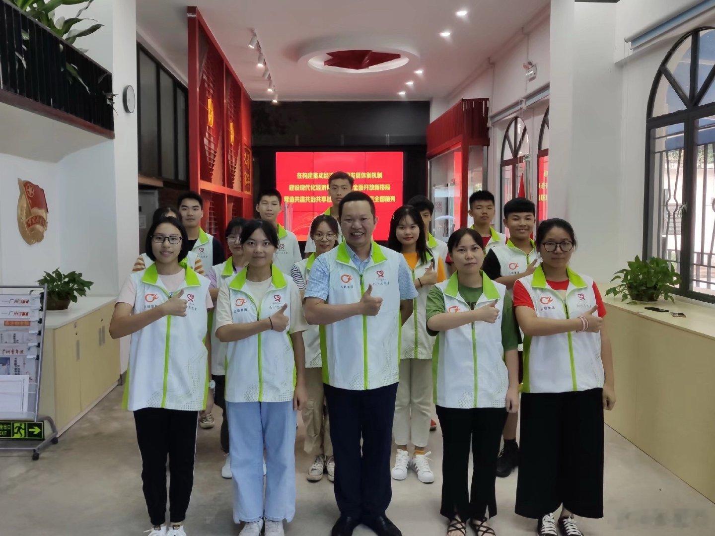 看见公益 看见青年一代向善的力量。多年奔走组织青年志愿队伍，我始终坚信年轻人是公
