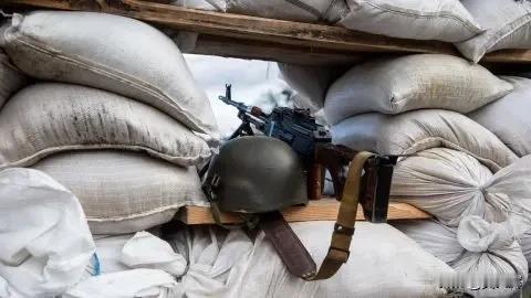 【巴基斯坦向阿富汗塔利班宣战】

2月26日，巴基斯坦国防部长哈瓦贾·阿西夫宣布