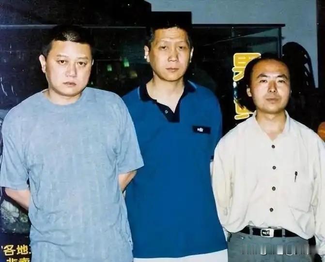 马末都分享过王朔豪爽给家门口维修自行车的师傅三万元的轶事。

当年，有一个修自行
