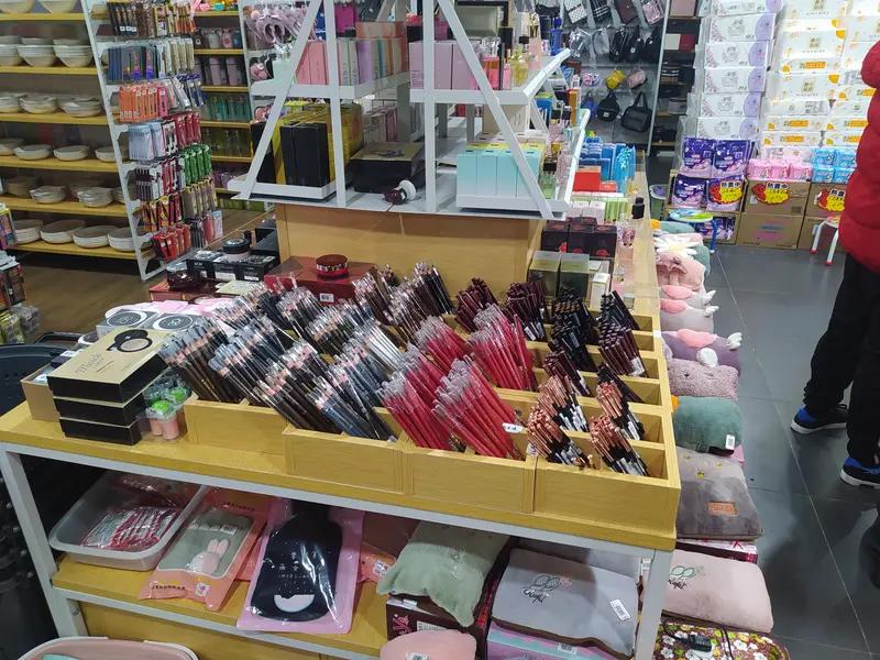 不得不承认，浙江义乌的小商品着实了不起！自上世纪七十年代起，义乌就投身于小商品行