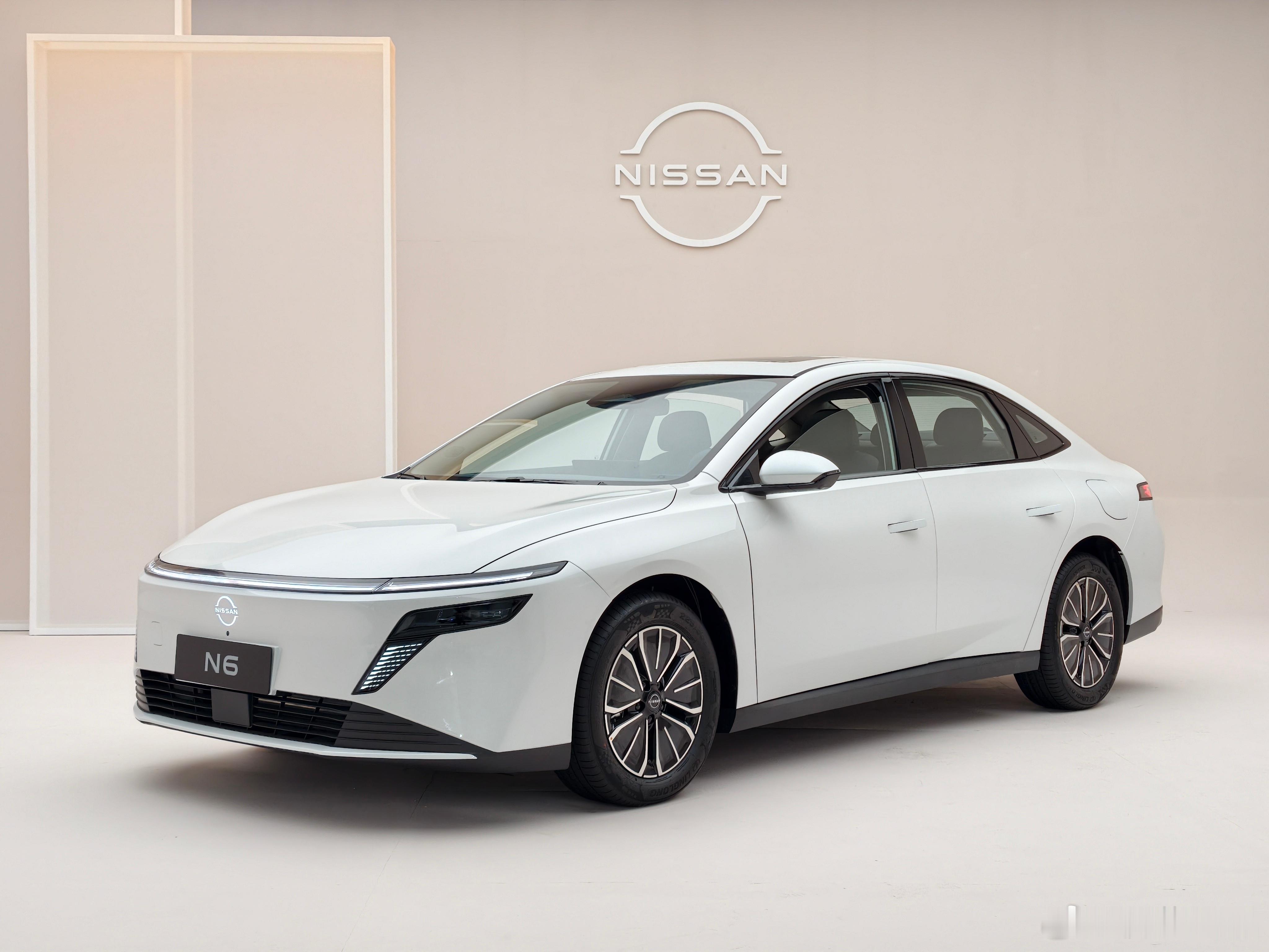 东风日产N6是一款把【家轿】二字写在脸上的车。这车的设计元素和比例控制的很好，但