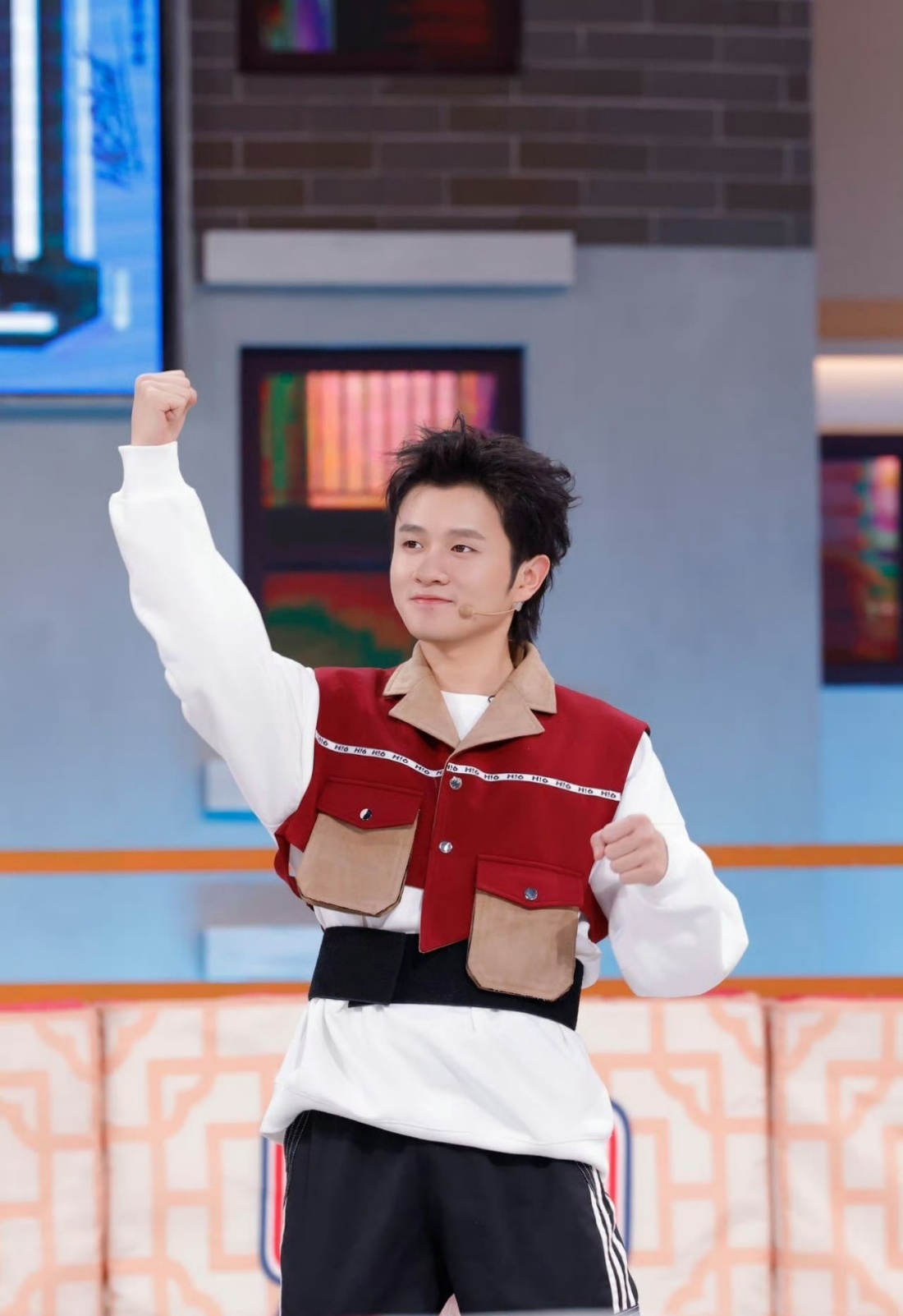 王勉被网友当面追问恋情人家正常谈个恋爱怎么了，粉丝当面开大[doge][doge