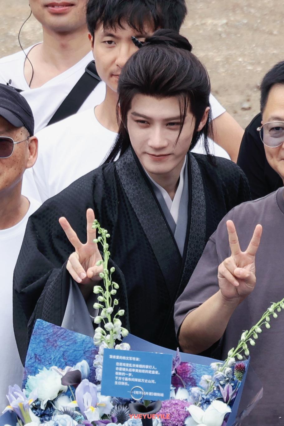 檀健次为杨文军庆生 哇塞🤩好可爱的家主！wink小猫咪一只！