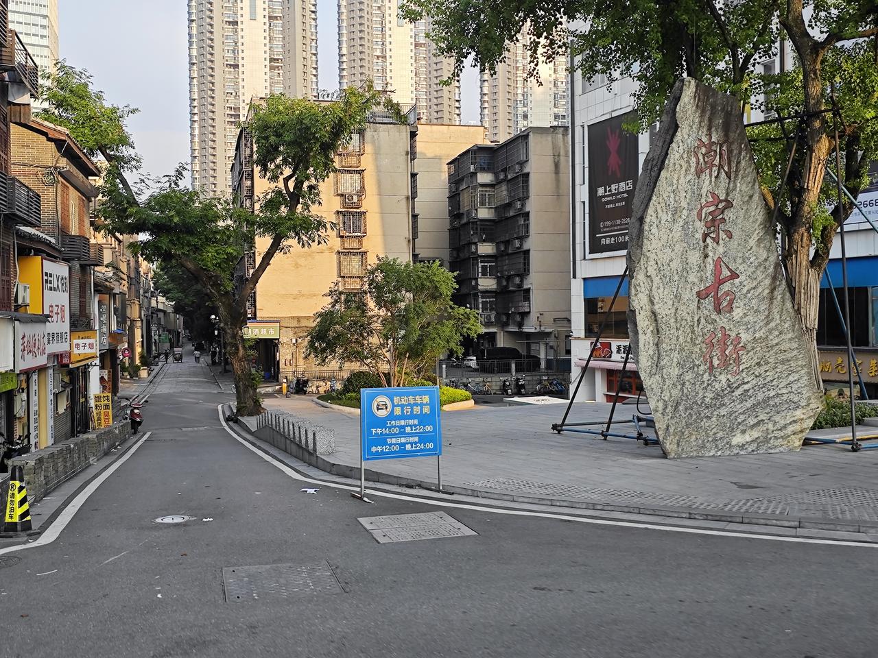 为什么不少乡镇校长想退下来当普通老师
 
1、安全责任无限放大
校长是安全第一责