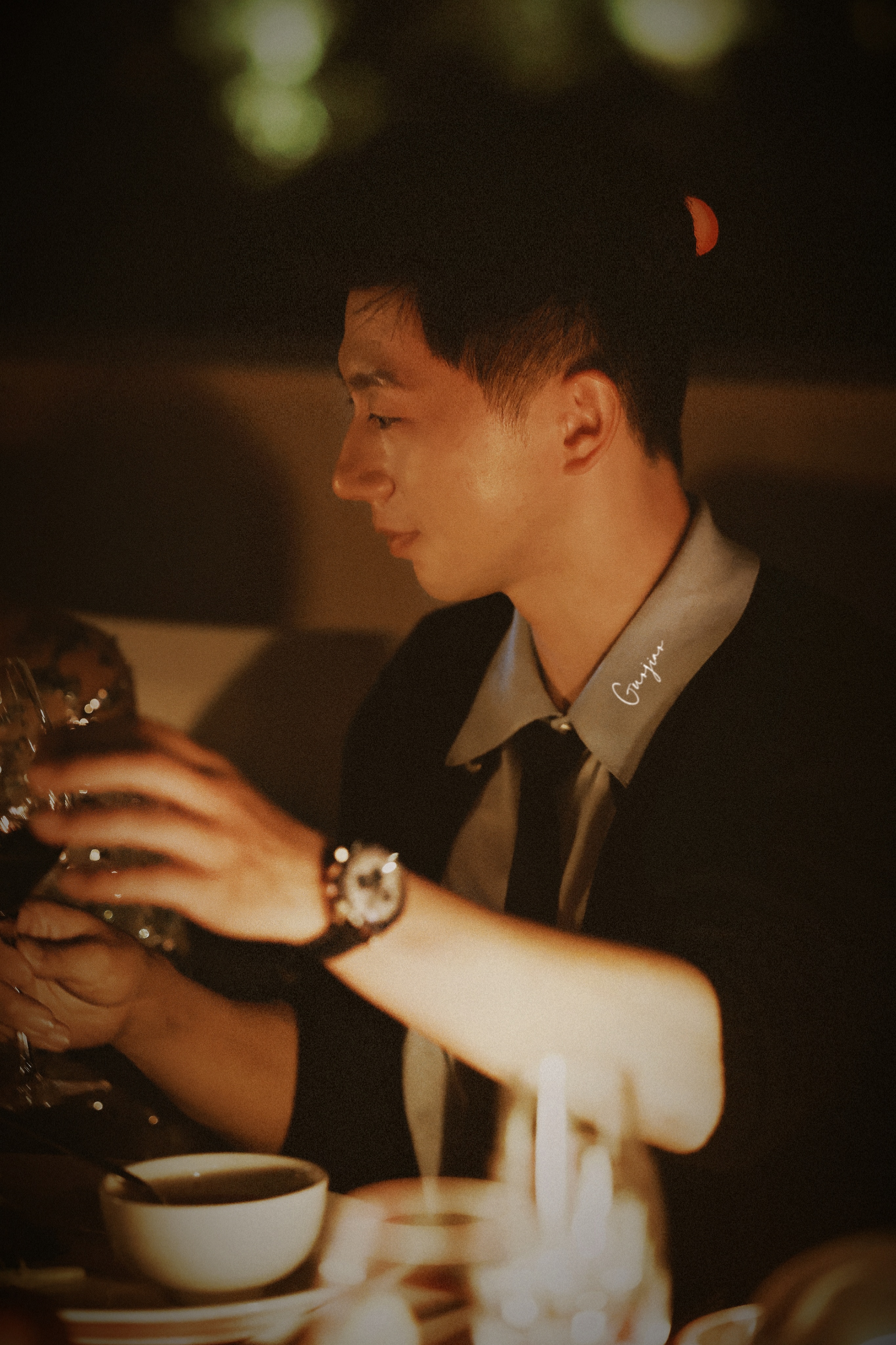 马龙 摇晃的红酒杯，摇晃的迷人夜时间赦免的脸，依然华丽的月特别鸣谢 ​​​