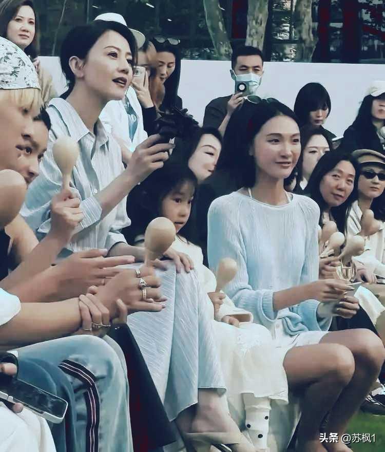 高圆圆来开家长会了