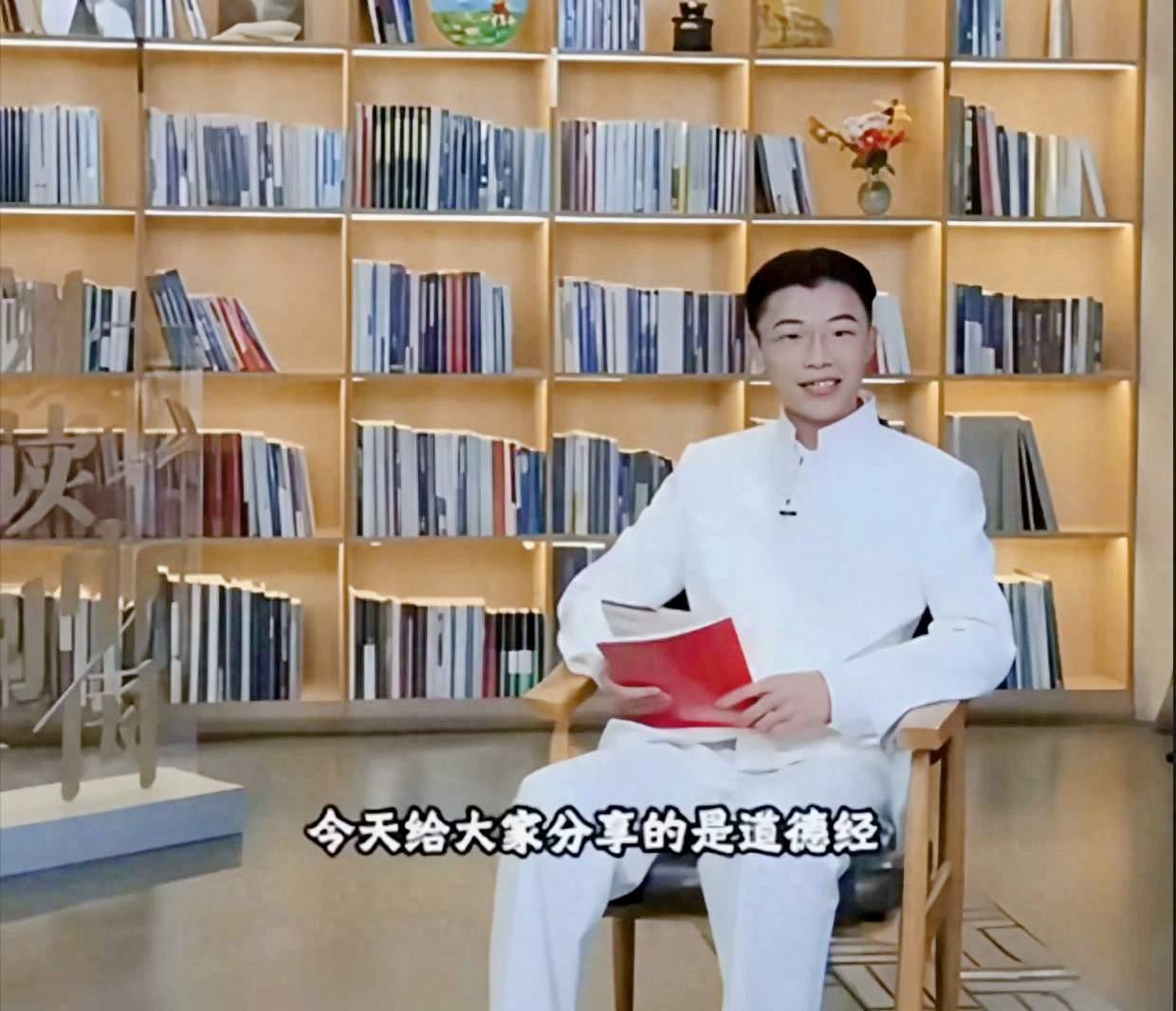 时代在变，人也在变，三观也随之改变。我很佩服他的勇气，认可他的努力。但是，电视台