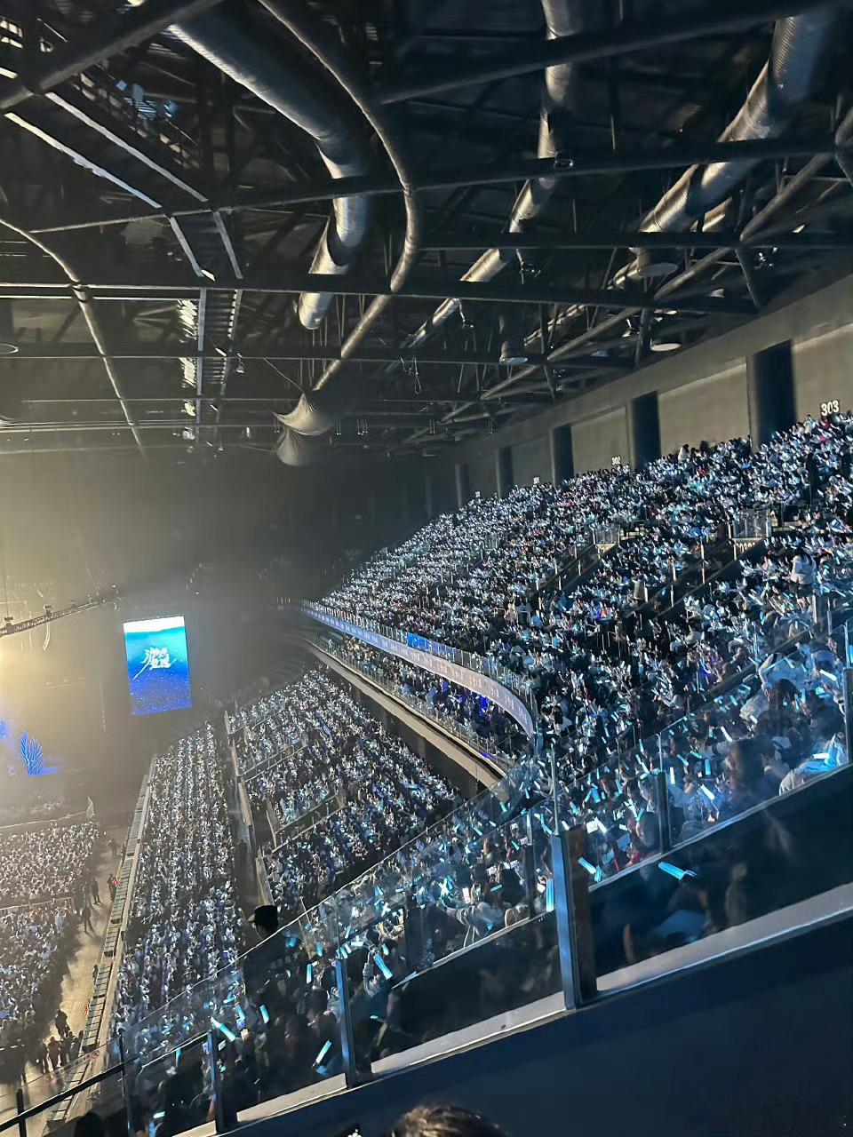 梓渝演唱会的上座率人山人海在爱梓渝