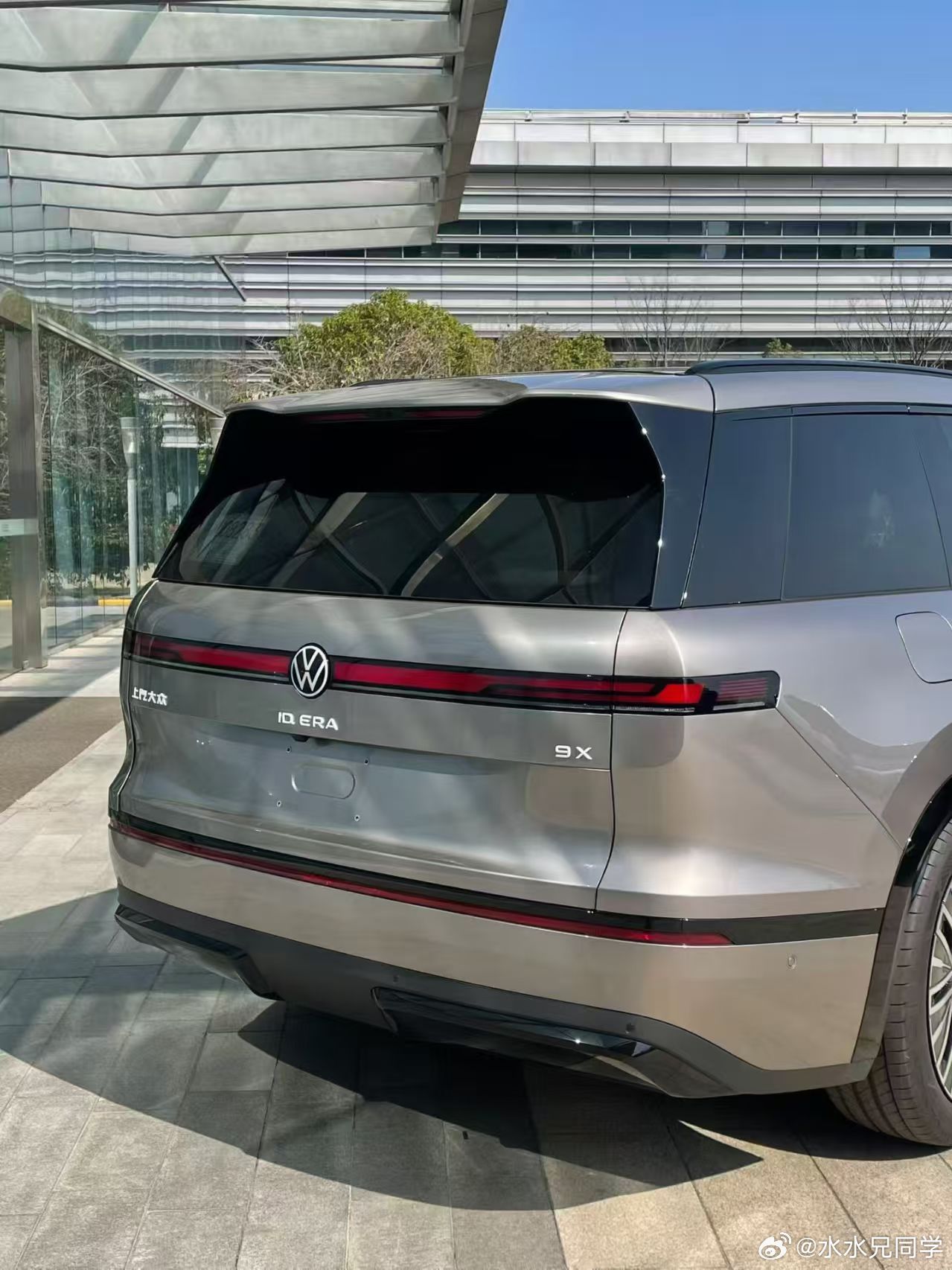 大众，真的是传统造车当中，转身最快的。当年的ID，现在和小鹏联合造车，还有这个大