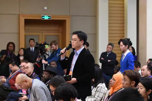 美国的终极打算是，还不起美债，最后干脆逼死债主！不过现在最危险的并不是中国，因为