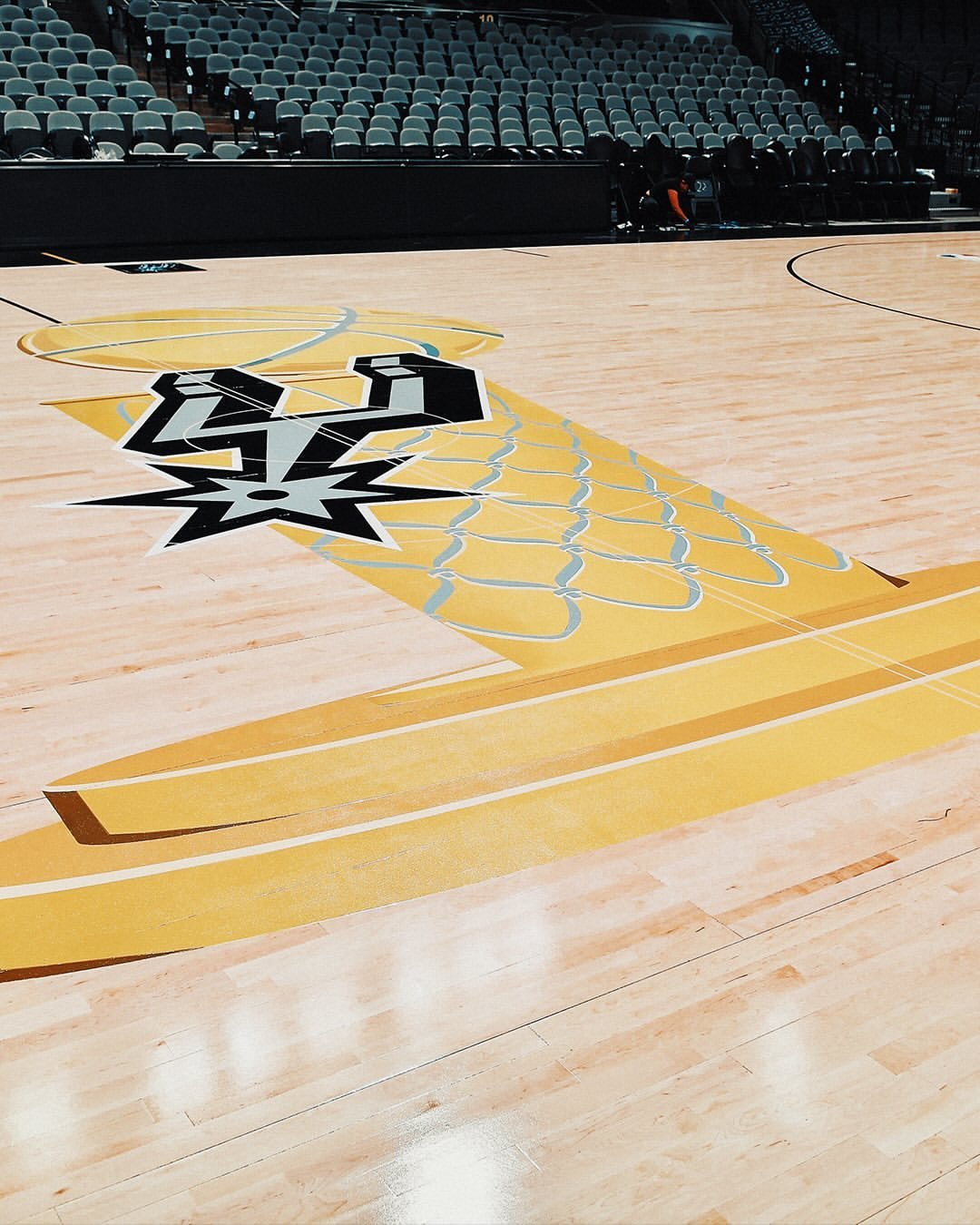NBA总决赛地板有那味儿了奥布莱恩杯回归总决赛地板！马刺队已经上新今年的总决赛地