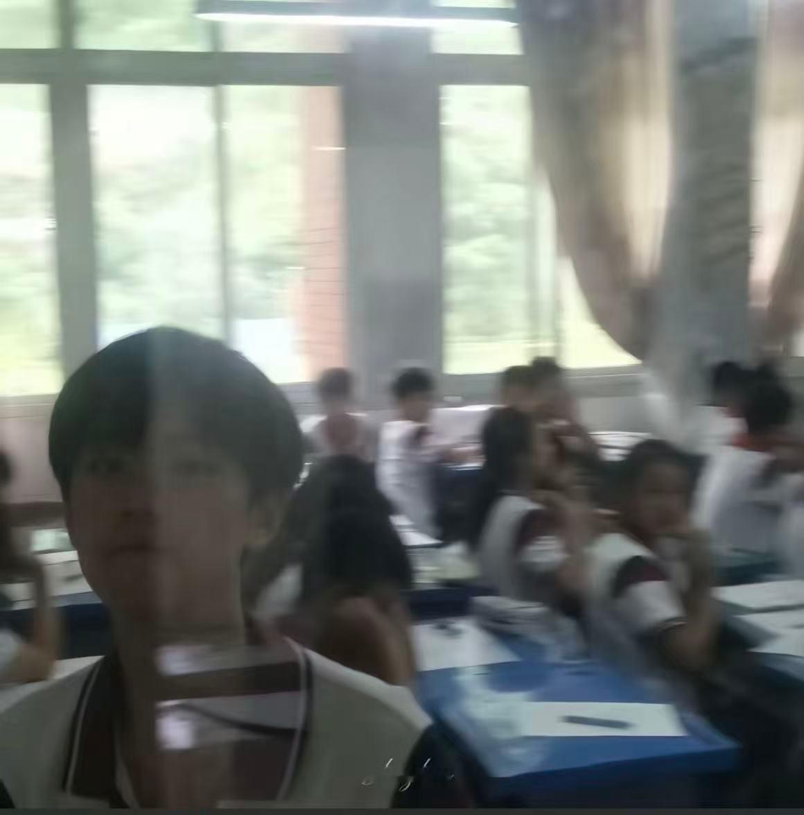 一张小猪脸就这样贴过来了 让我捏捏🤏 ​​​