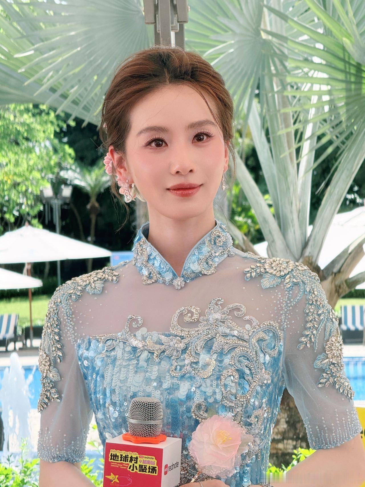 【一袭东方韵惊河内，全场唯一受邀的刘诗诗凭何成为中越交流的“金名片”？】五月的风