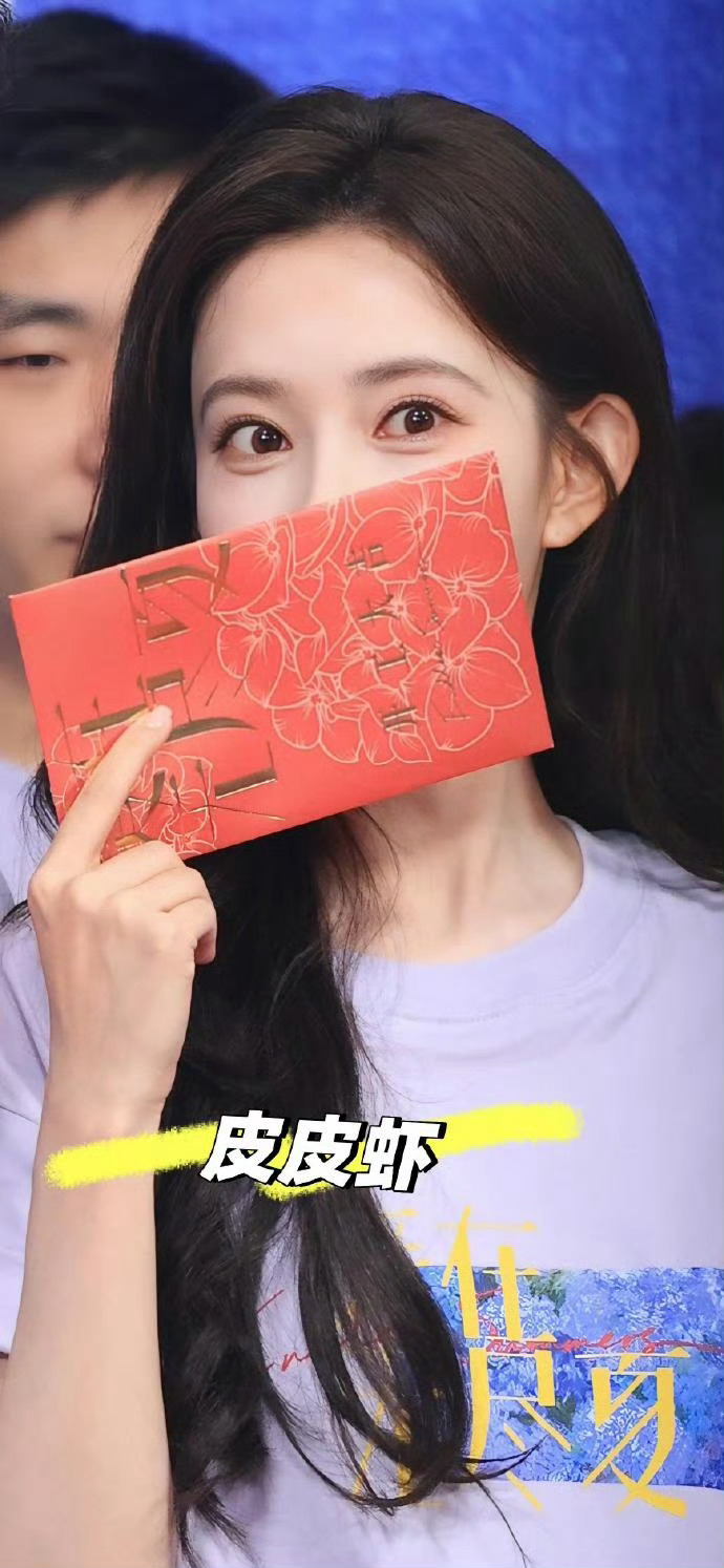 孟子义《爱在无尽夏》开机路透来了，状态松弛又亮眼，开机大吉！期待角色郝念爱在无尽