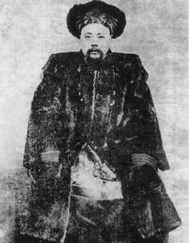 1911年11月3日，江苏巡抚程德全在苏州拿定主意，脱离清王朝统治，他剪去发辫，
