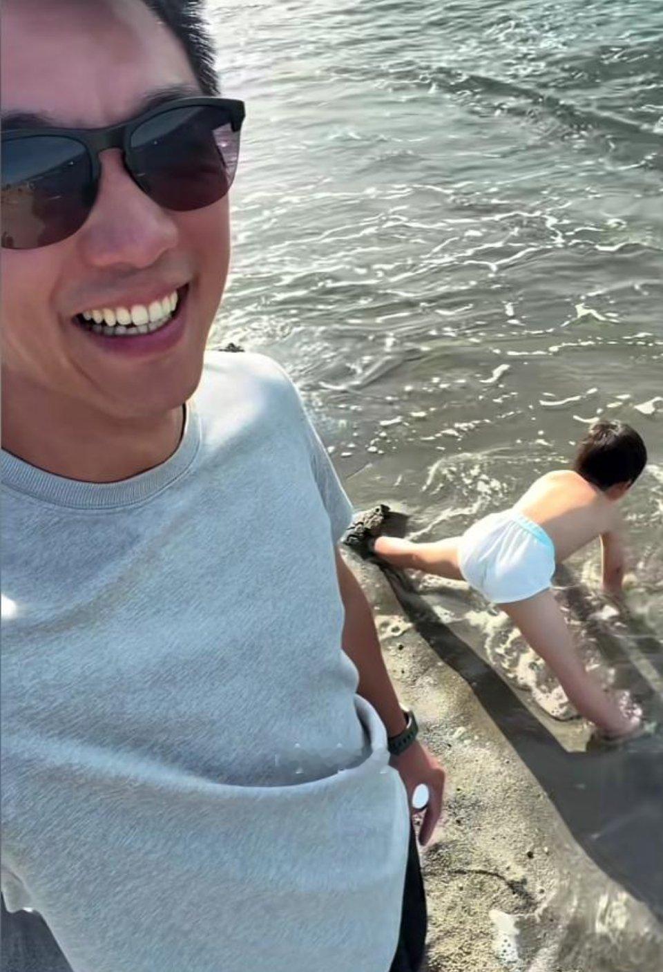 7月31日郑恺录制儿子日常视频，全程笑得停不下来，他看不懂孩子的有趣举动，打算剪