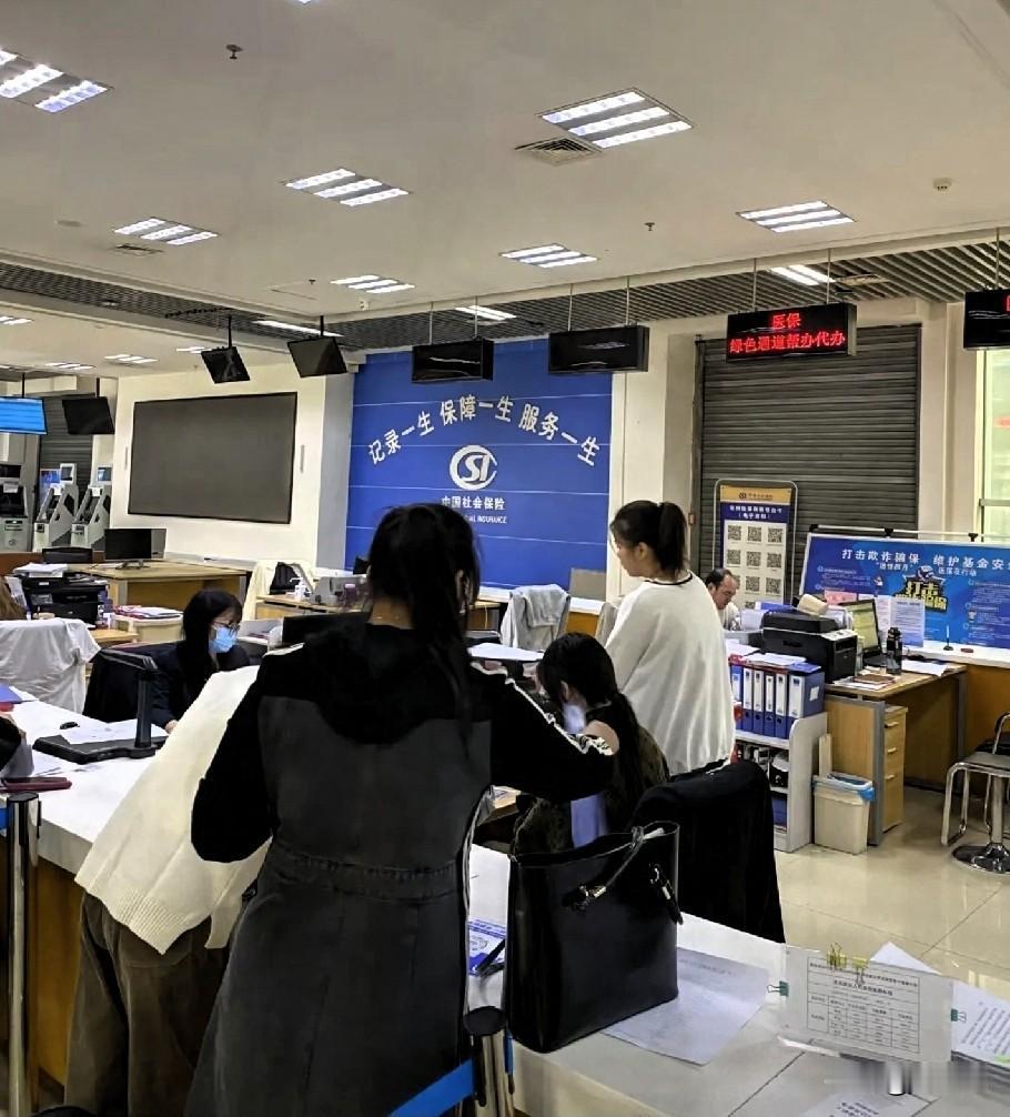 二舅妈在社保局上班，干了9年了，她说的比她老公说的靠谱多了。

以前我从来没买过