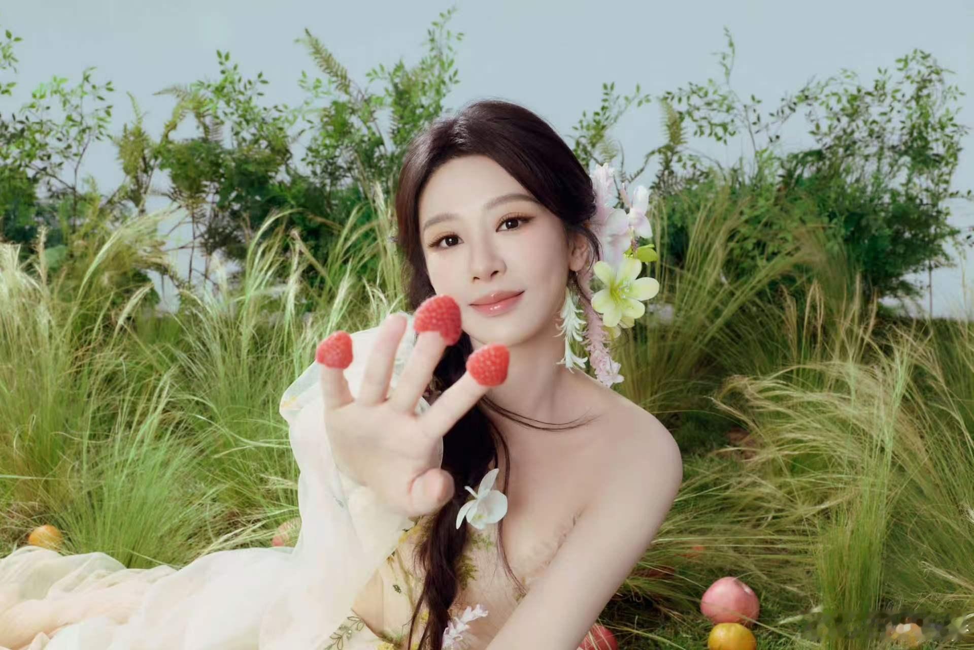 杨紫花间柔雾妆思梦给杨紫化的花间柔雾妆思梦给杨紫化的花间柔雾妆，非常好 