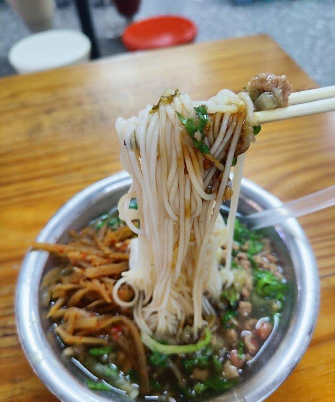 早上简简单单搓了碗粉，结果今天一不小心狂走了三万多步！腿都要废了，完全没心思刷手