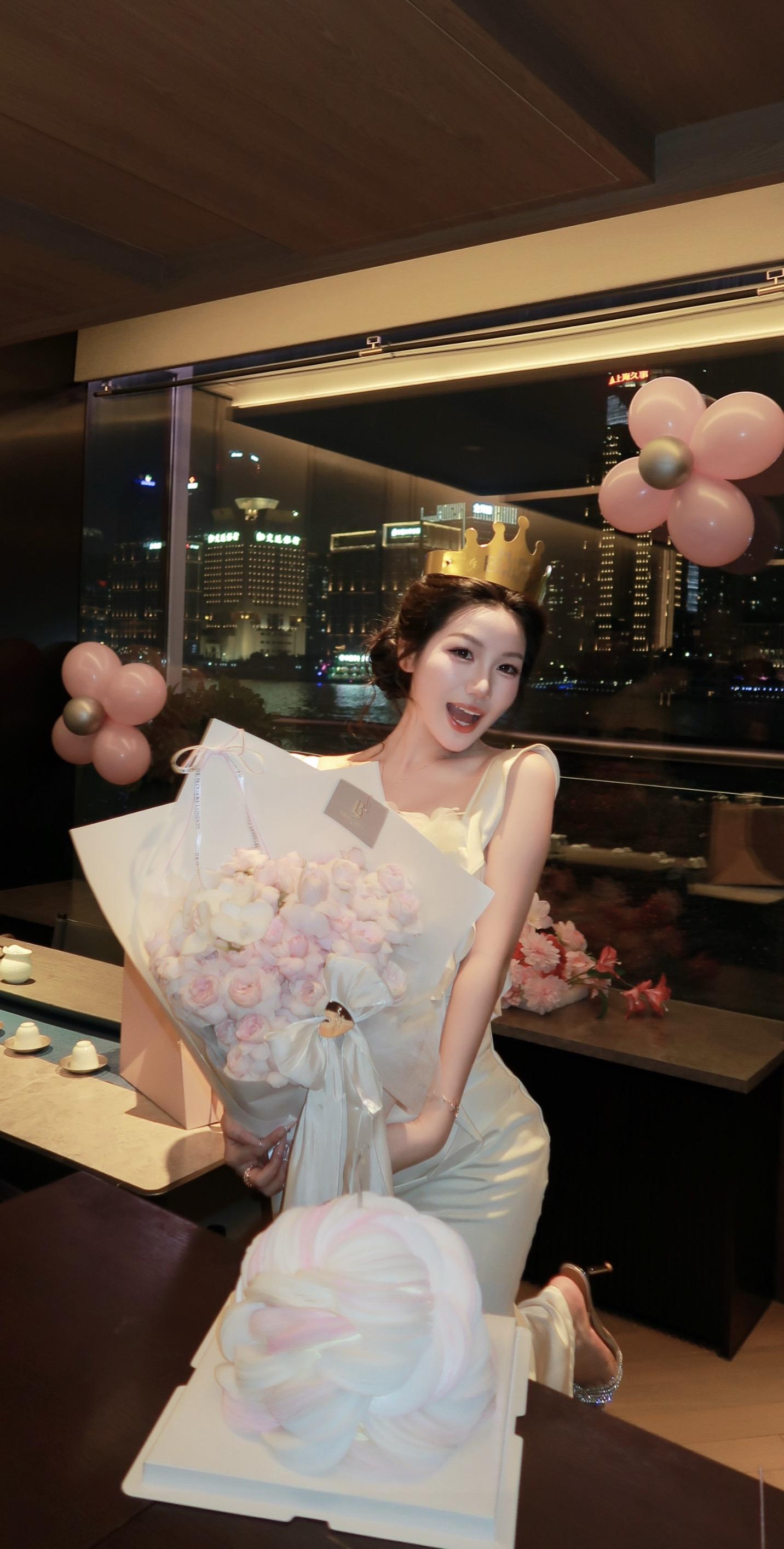 23岁就是完全的young and beautiful