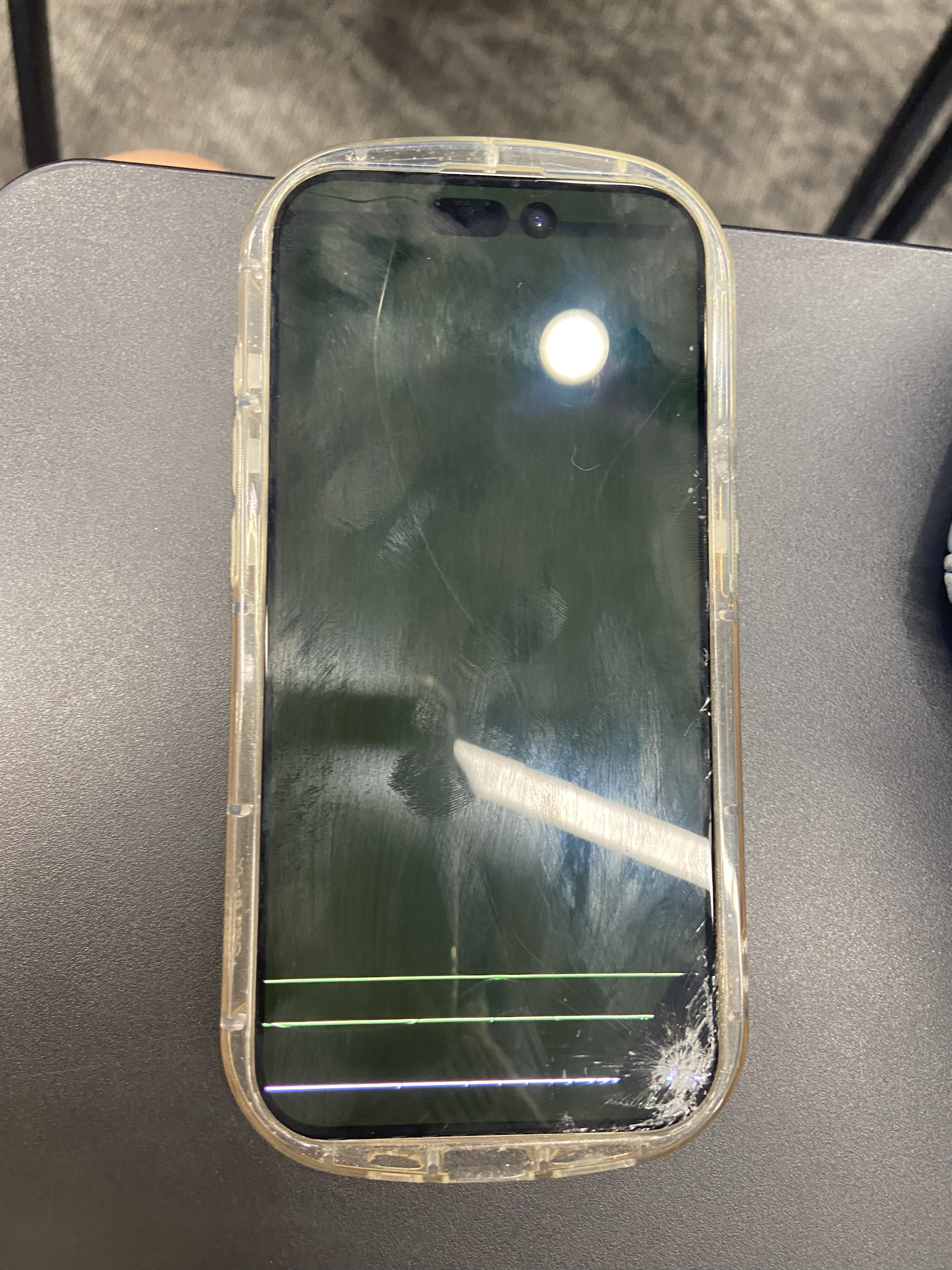 套着这样的壳都能摔成这样！？？？ 