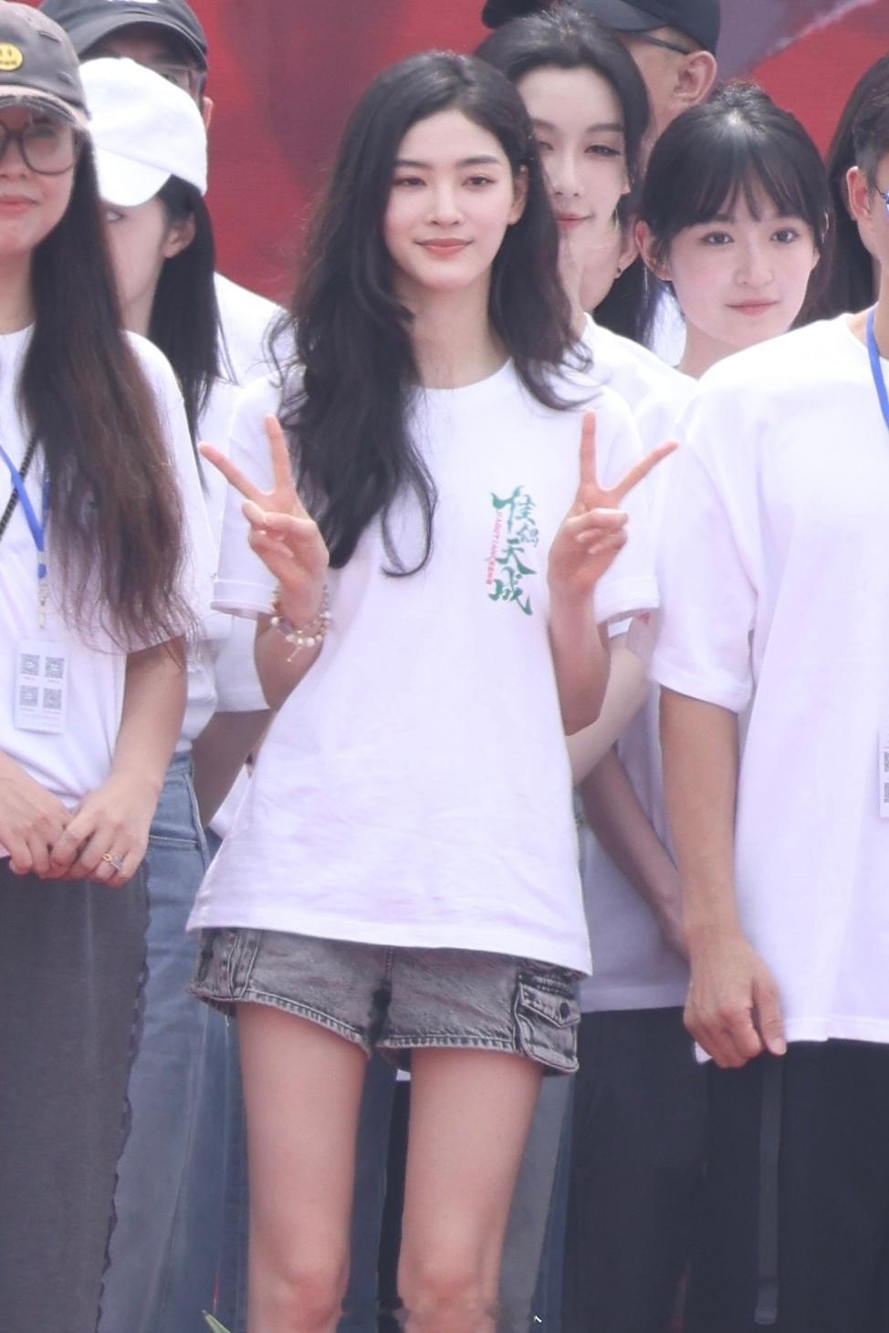#佳偶天成开机# 00花又来了个能打的！今天开机的新剧《佳偶天成》中的女二张凯莹