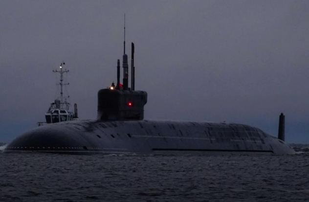 令人震惊，美军当着俄罗斯潜艇的面，扣押了仍在大西洋疾驰的“贝拉一号”油轮。

美