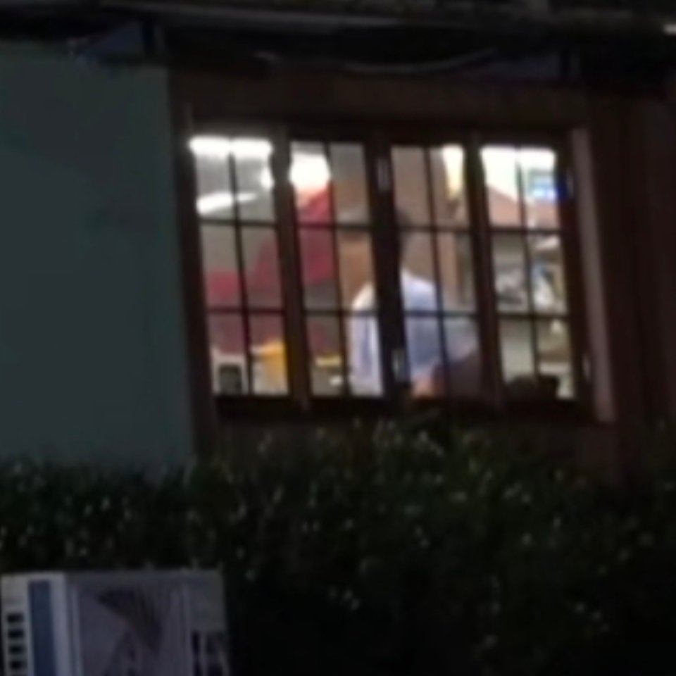 王俊凯就这样又在这小小的窗户里看着老公忙碌王俊凯 中餐厅10
