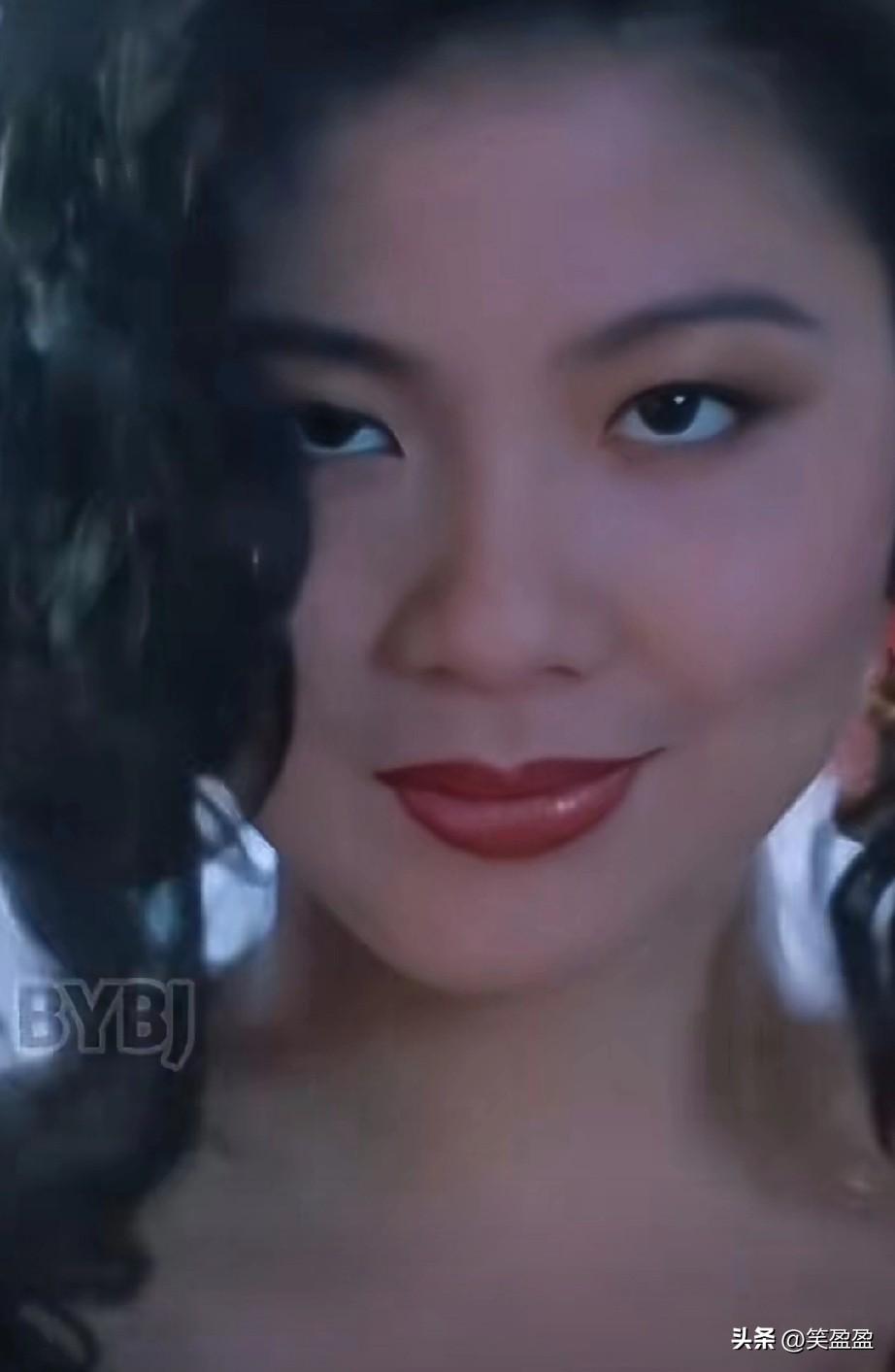 曾是港片疯批美人天花板，刘德华的同班同学，颜值身材胜过吴家丽，32岁淡出影坛，感