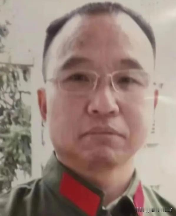 1984年，战士李陶雄中弹牺牲，送葬的过程中遗体竟两次从车上跌落，护士郑英察觉异