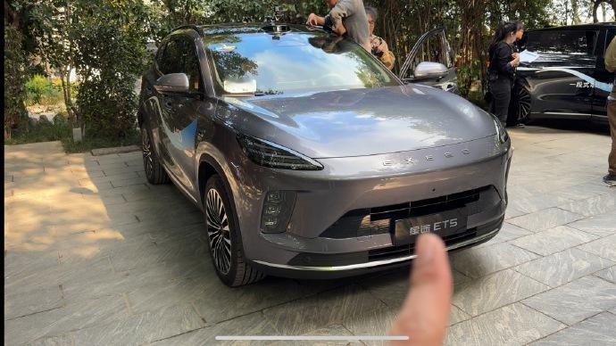 我在上海、杭州两个城市，体验过地平线两个不同版本的城区辅助驾驶（Demo版本和单