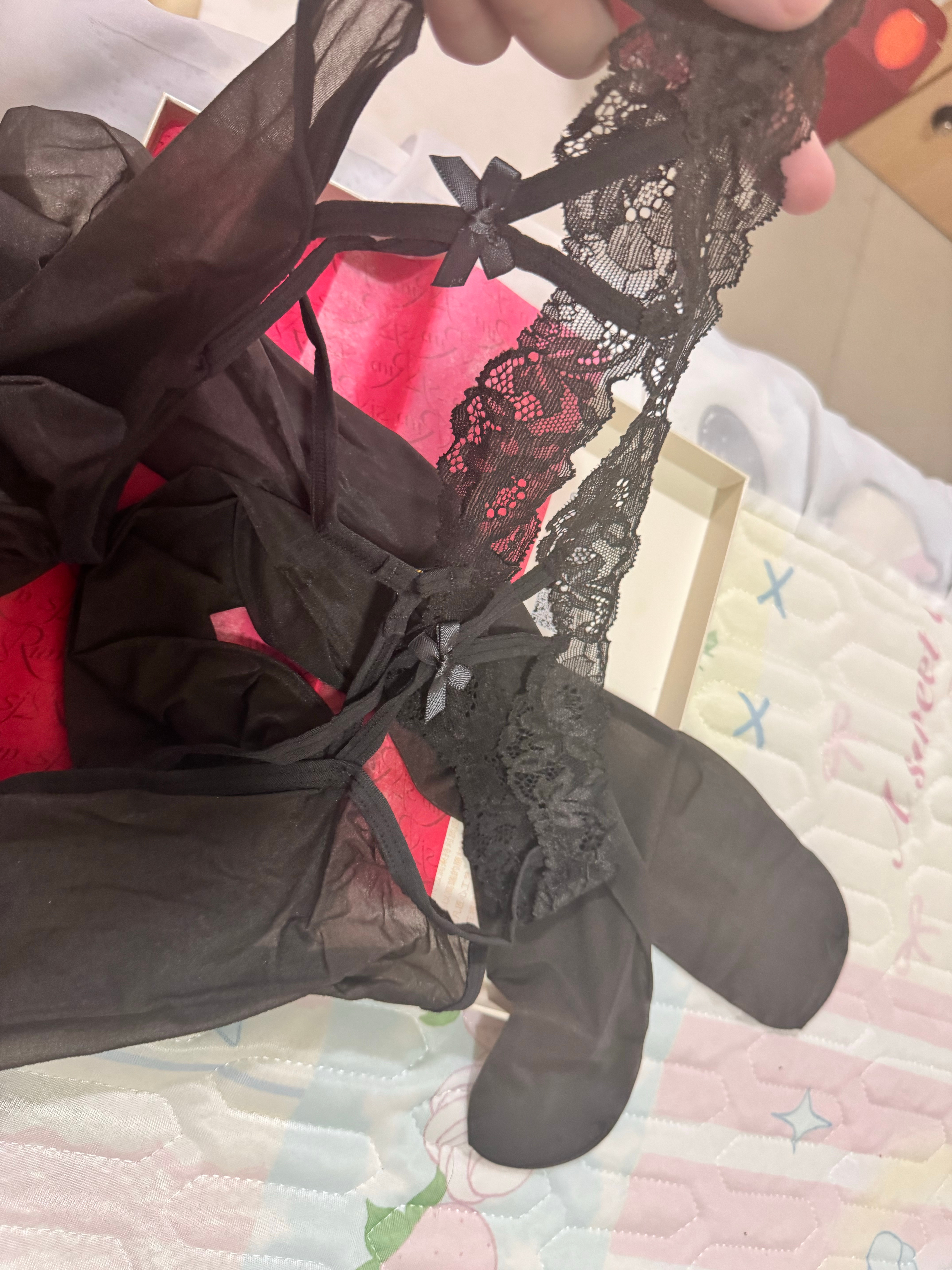 花枝乱颤🧦 「性感开档蕾丝花腰油亮丝袜」汲润绝妙触感