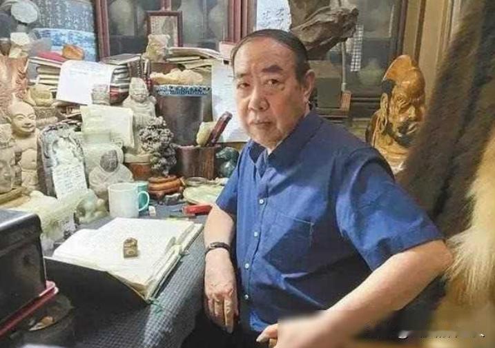 1992年，贾平凹与某夏姓演员的关系，被妻子抓个正着，妻子无法原谅，坚持要离婚，