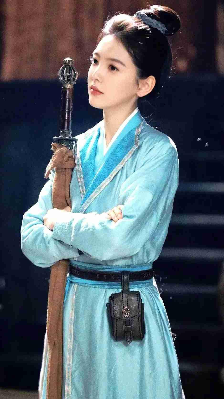 章若楠演古装没有现代装好看，主要是她的脸很真实比较大。


带定位晒今日生活
我