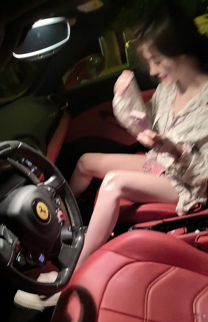 我始终分不清在你的世界里 我扮演着什么样的角色 ​​​