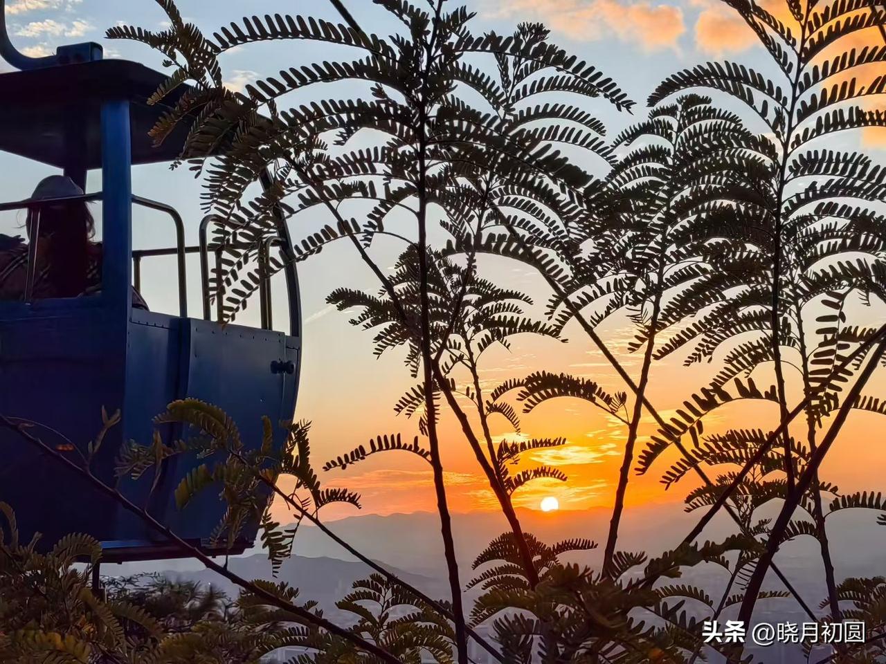 去年8月，送走了我的父亲。

今年9月，送走了我的婆婆。

人到中年，好像一直都