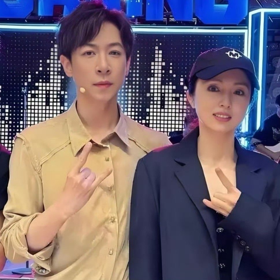全网不会只有我一个人觉得董璇张维伊两口子是不会离婚吧，其实原因很简单，你看董璇的