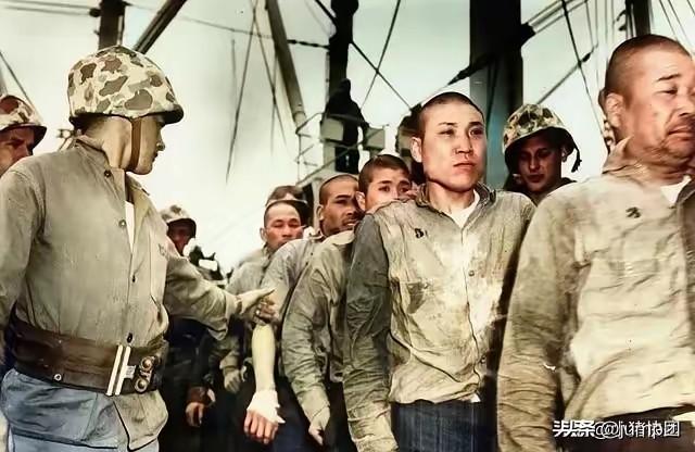 1945年琉球那场仗打到了最后时刻，美军在清点俘虏的时候可真是吃了一惊。转运站里