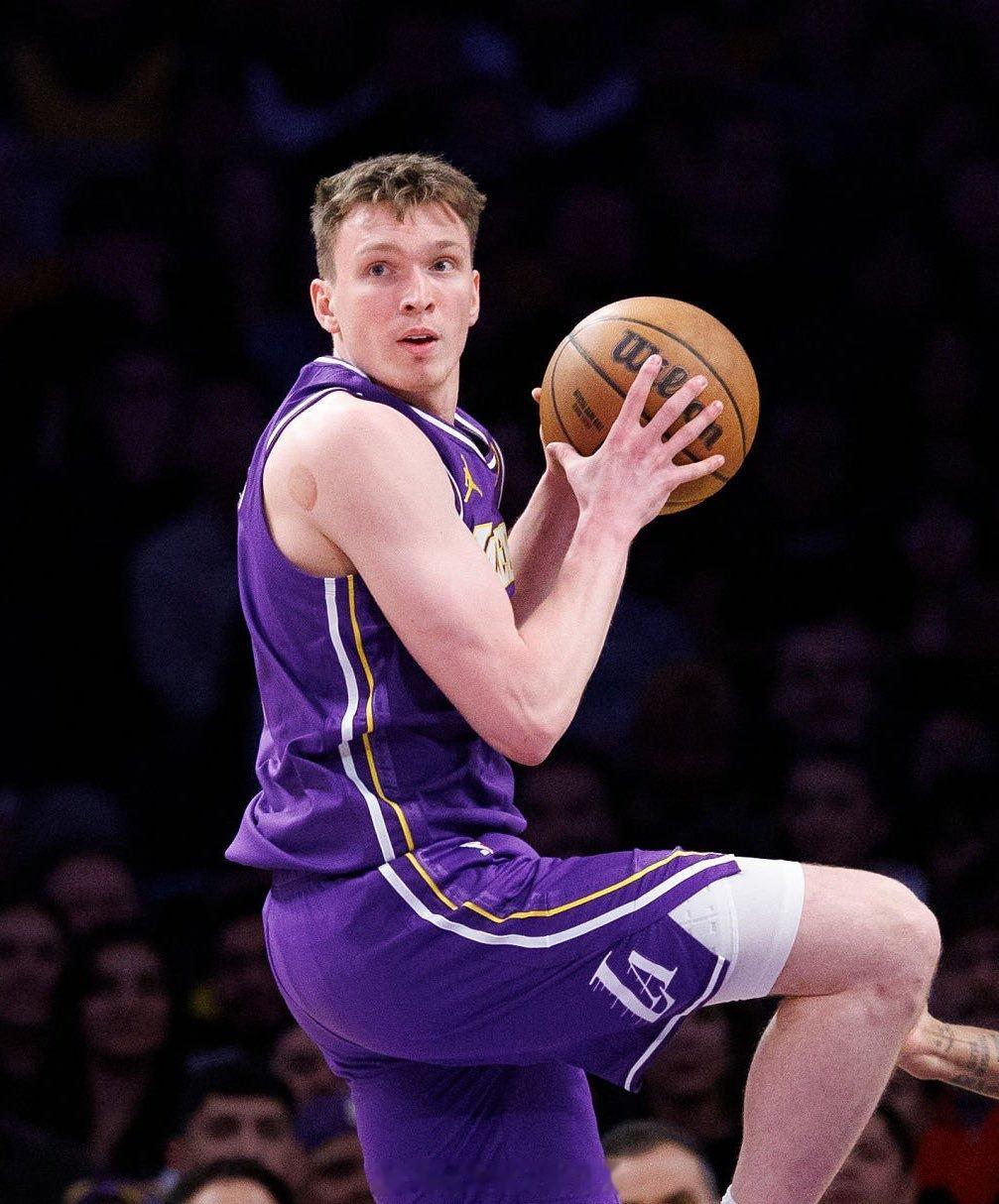 据Marc Stein报道，道尔顿·克内希特是交易截止日期前值得关注的名字。“另