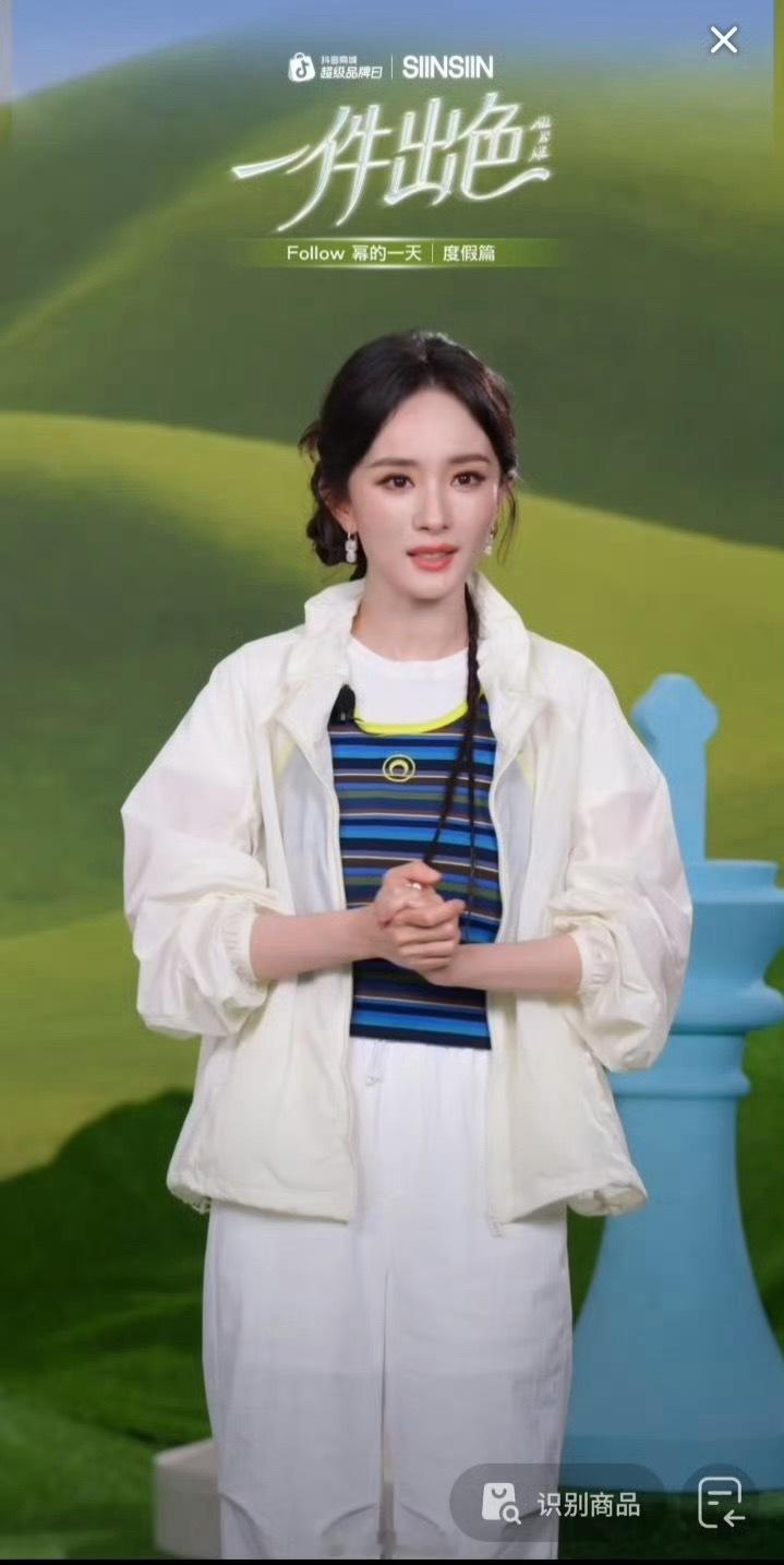 杨幂直播状态太好了吧，体态轻盈，状态在线，松弛休闲运动风活力满满。 