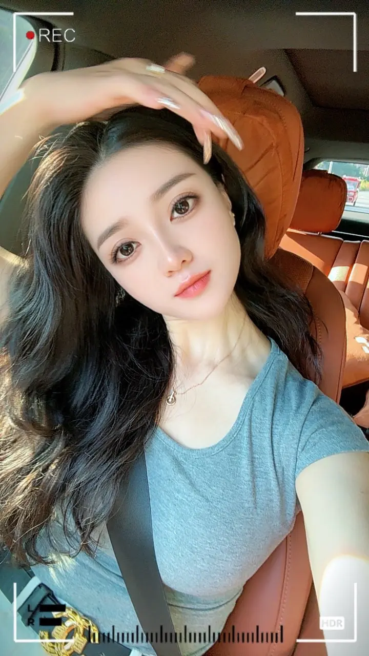 哥，我拿什么跟你谈恋爱？你摸过的腿，比我走的斑马线还多！😱