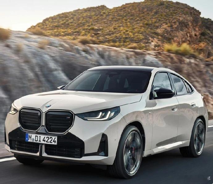 全新一代宝马X4官图，外观全面更新。 ​​​