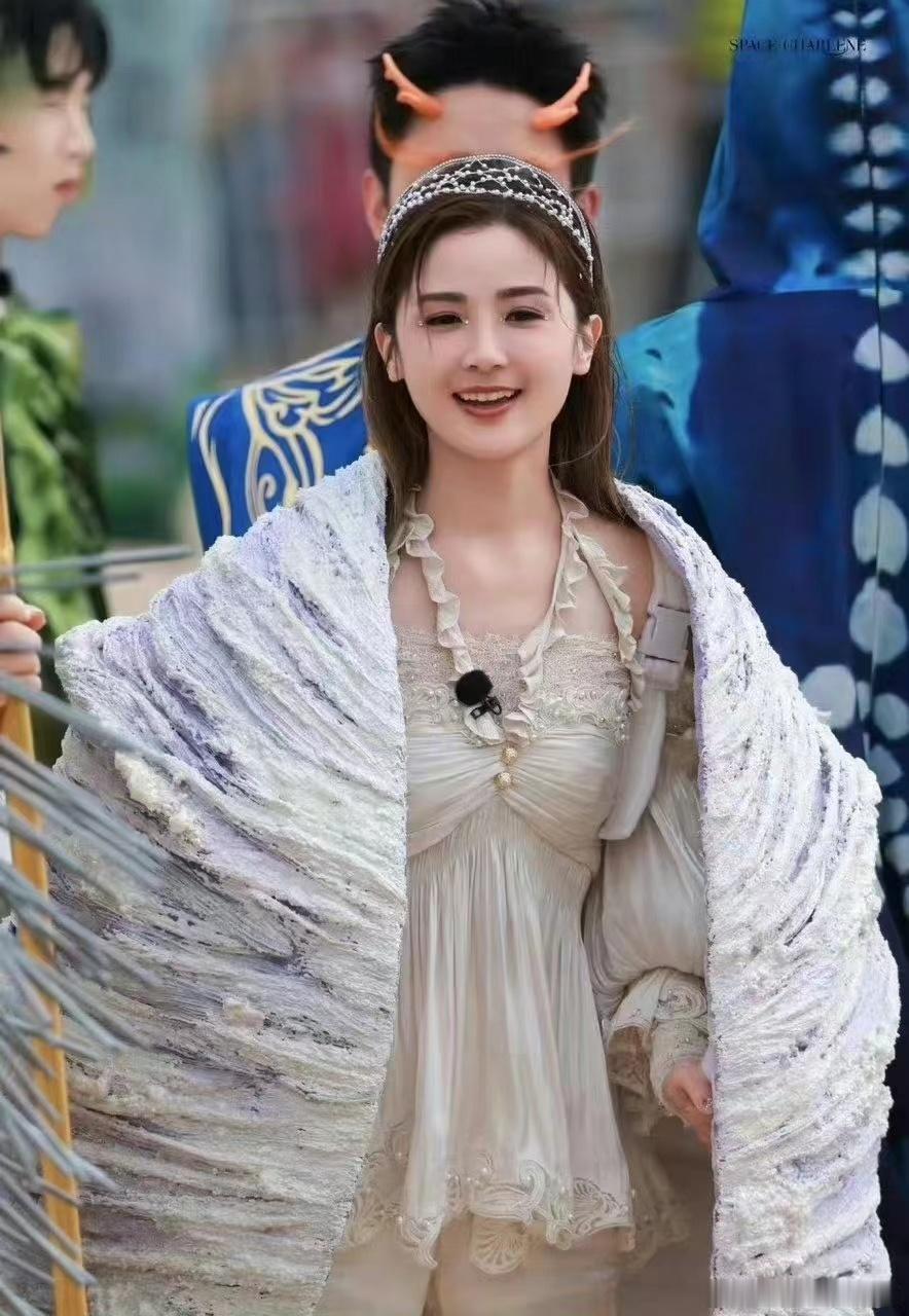 #阿Sa珍珠妆造#  阿Sa在《青春环游记5》里面的珍珠妆造真的是好美🤩整个人