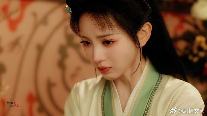 田曦薇哭戏好有代入感 魏娆积攒的情绪在此刻倾泻，不是嚎啕大哭，是安静的落泪，田曦