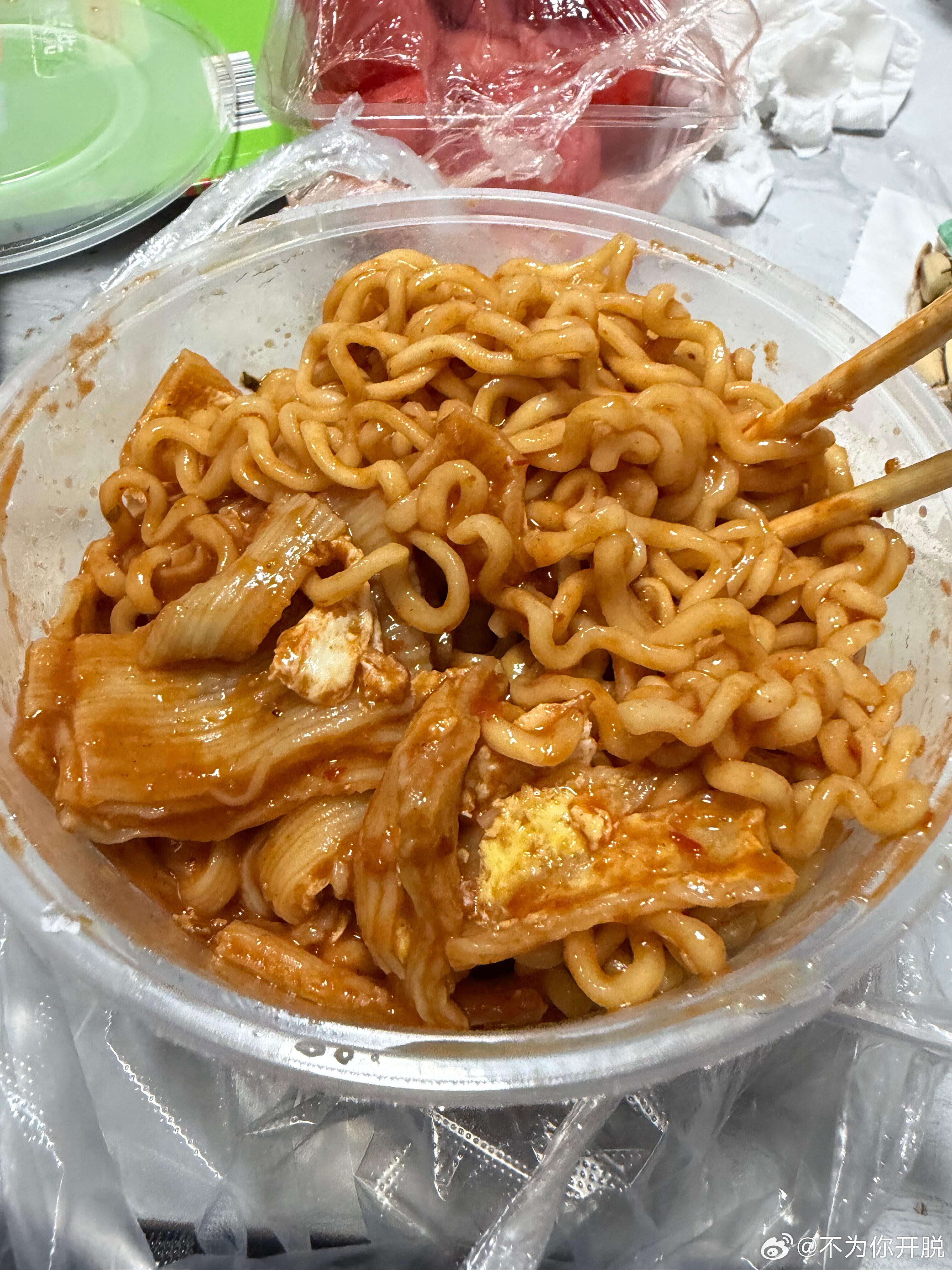 感觉火鸡面里面加番茄酱真的好好吃 