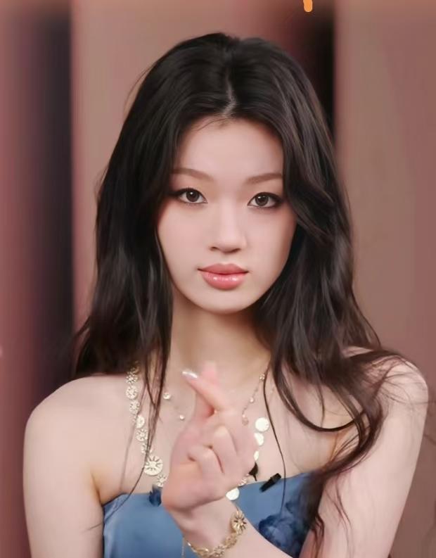 24岁单依纯，说着说着就哭了

3月17日，一向低调的单依纯突然冲上热搜。不是因