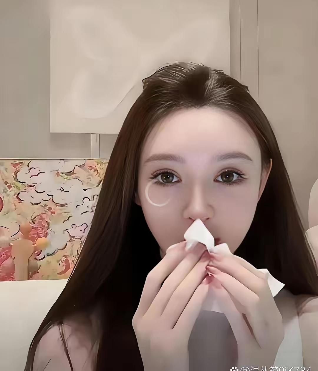 叶珂深夜直播突然哭了！一番话戳中无数女人的心
 
连着好几天深夜开播，弹幕全是扎
