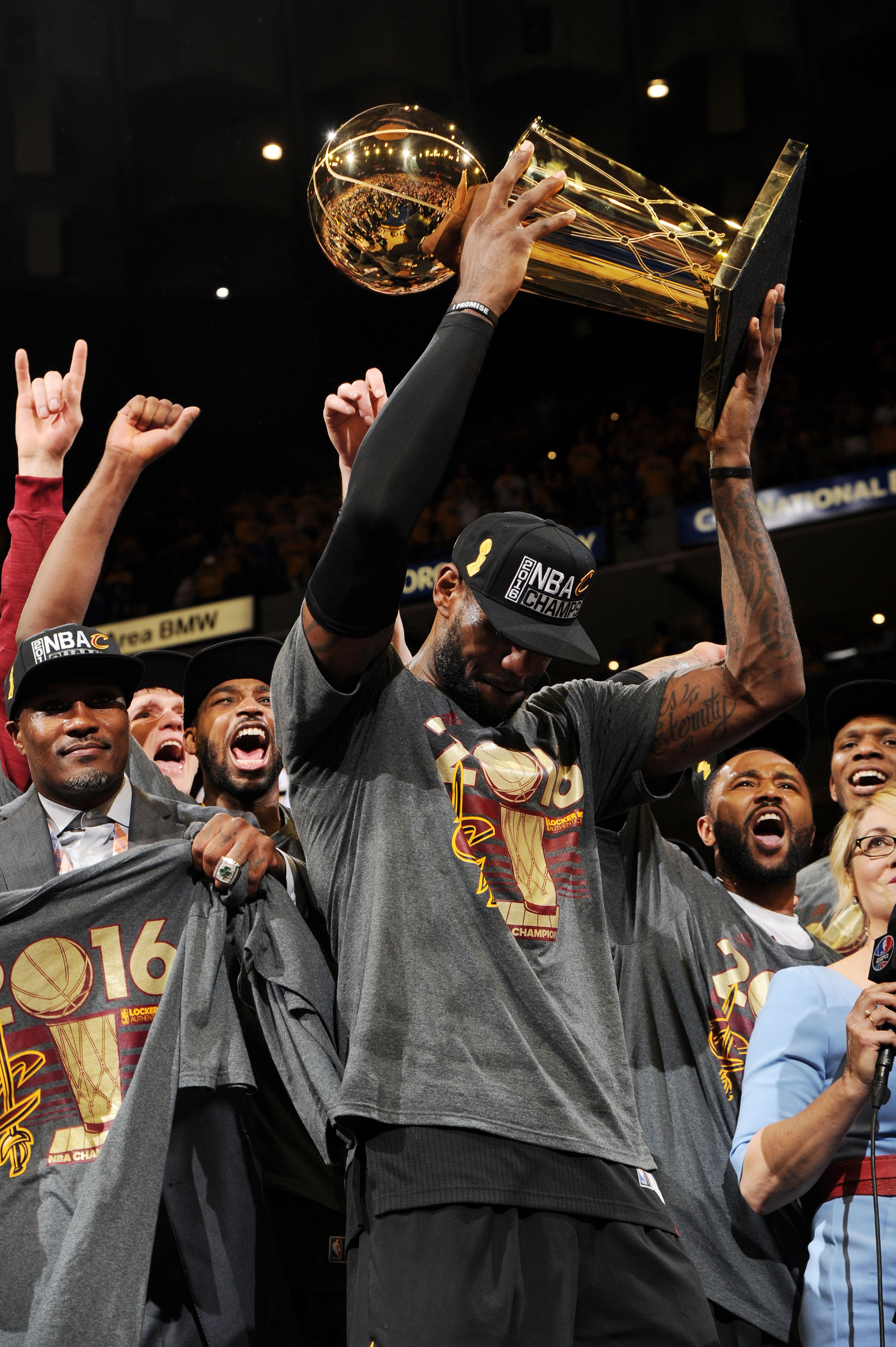 捧杯时刻🏆克利夫兰骑士骑士詹姆斯nba骑士夺冠十周年nba总决赛